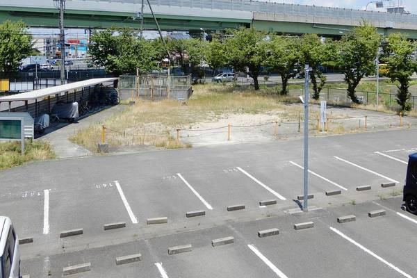 ビレッジハウス葛ノ葉1号棟の駐車場