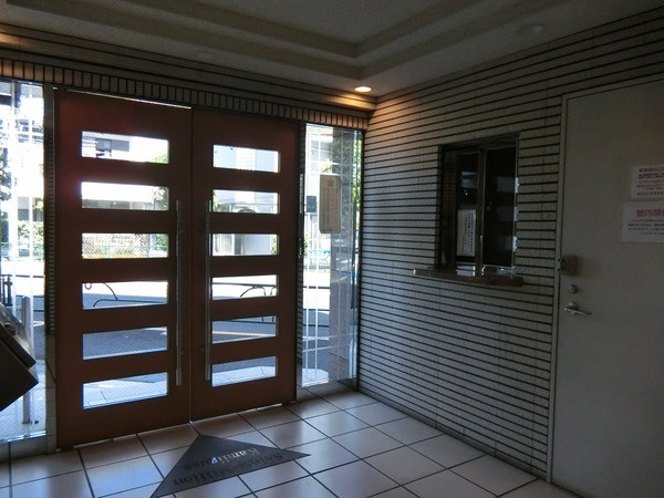 サンテミリオン上井草のエントランス