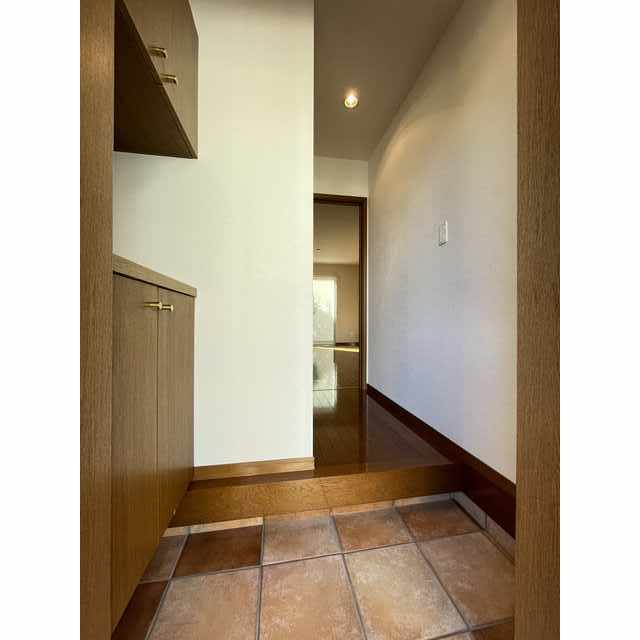 ヌーベルヴィラの玄関