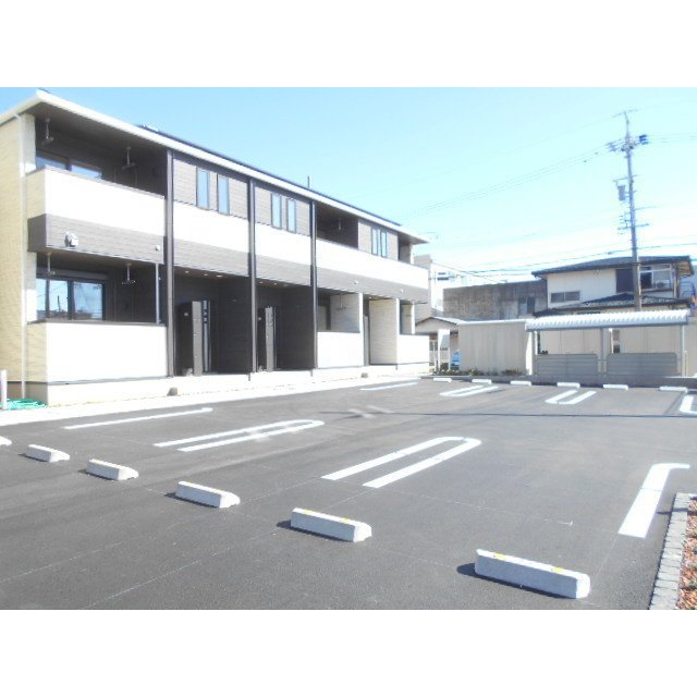 岐阜市岩栄町１丁目のアパートの駐車場