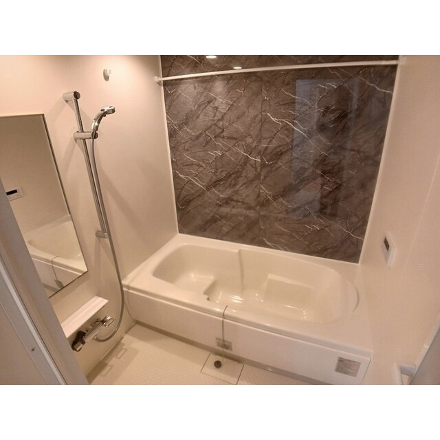 岐阜市岩栄町１丁目のアパートの浴室