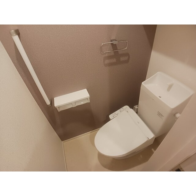 岐阜市岩栄町１丁目のアパートのトイレ