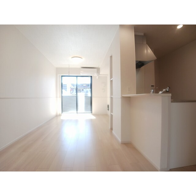 岐阜市岩栄町１丁目のアパートの居間・リビング