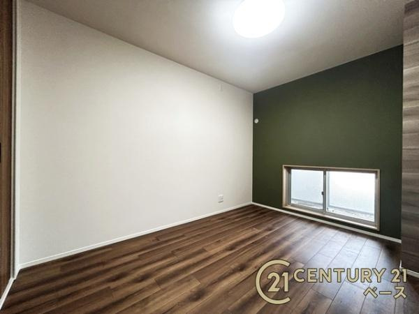 コージースクエア大和八木の洋室|暖かみある広々とした５．７帖の洋室です！