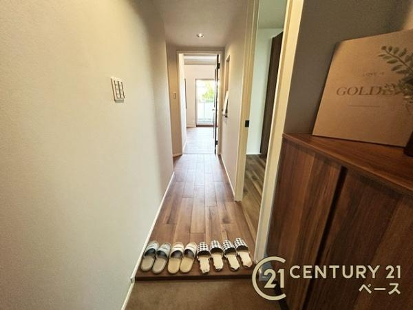 コージースクエア大和八木の玄関|すっきりとした明るい玄関が家族やお客様を迎えてくれます！