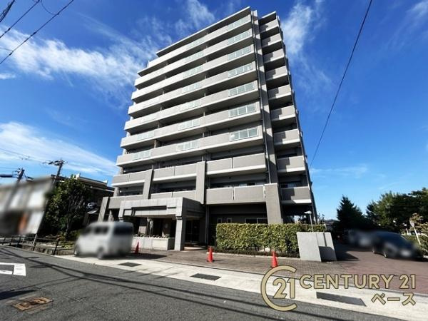 コージースクエア大和八木の外観|近鉄「大和八木駅」まで徒歩９分！２０２５年９月におしゃれなデザインリフォーム施工の３ＬＤＫのお部屋です！お気軽にお問い合わせください！