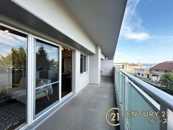 コージースクエア大和八木のバルコニー|広々開放感あるワイドバルコニー付き！
