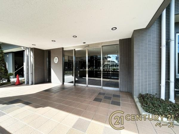 コージースクエア大和八木のエントランス|こちらは正面出入口でございます！