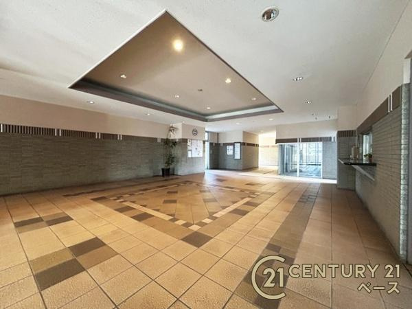 コージースクエア大和八木のエントランス|明るく広々としたエントランスです！