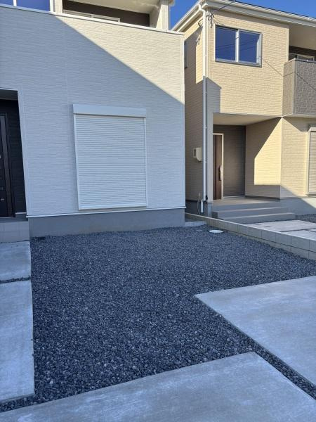 碧南市春日町第2　全3棟・1号棟の庭|ウッドデッキやBBQ。想像が膨らむお庭