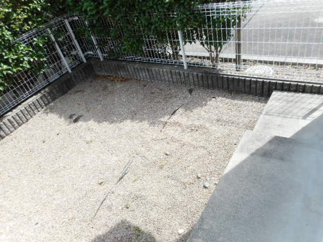 ハイツ　イチロー　Ａの庭