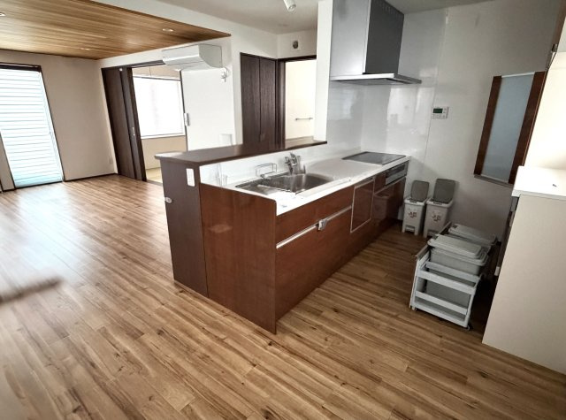 【築浅】上越市大貫四丁目　中古住宅のキッチン|LDK・対面キッチン