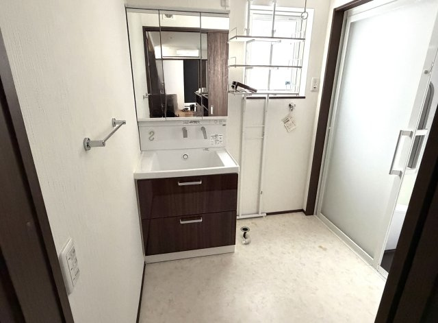 【築浅】上越市大貫四丁目　中古住宅の独立洗面台|洗面脱衣室
