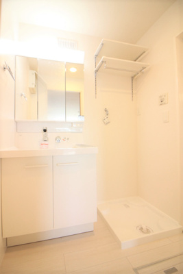 【洗面所】 | サウスフィールド | ゆったりとスペースのある洗面所