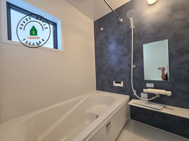 福岡市東区若宮4丁目第2-5棟（3号棟）の浴室|1日の疲れを癒してくれる広々バスルーム。雨の日のお洗濯にも大活躍な浴室乾燥機付です！