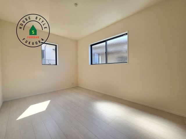 福岡市東区若宮4丁目第2-5棟（3号棟）の洋室|採光良好な洋室は全居室、複層ガラスの遮熱効果と断熱効果で、一年中快適に過ごせます。