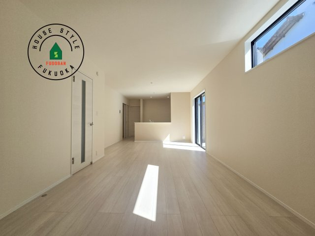 福岡市東区若宮4丁目第2-5棟（3号棟）の居間・リビング|キッチンからリビングをしっかり確認できます。家族の笑顔があふれる空間になりそうですね。