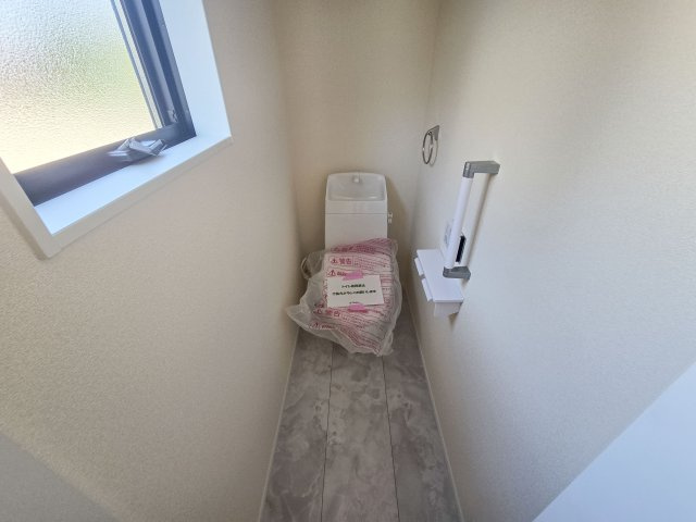 福岡市東区若宮4丁目第2-5棟（4号棟）のトイレ|温水洗浄便座を完備しております。2ヶ所にトイレがあるのは朝の慌ただしい時間も安心です。