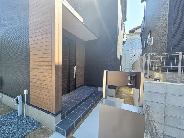 福岡市東区若宮4丁目第2-5棟（4号棟）の玄関|おでかけの時も帰った時も、「我が家」を最初に感じでもらえる素敵な空間に。