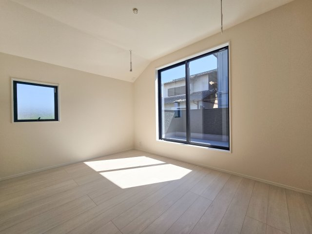 福岡市東区若宮4丁目第2-5棟（4号棟）の寝室|主寝室には収納力に優れたクローゼットがありますので、お部屋もすっきり片付きます。