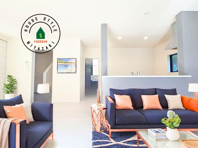 福岡市東区若宮4丁目第2-5棟（4号棟）の居間・リビング|明るく開放的なリビングダイニングは豊かな陽光が注ぎ込み、やすらぎの空間を演出してくれます。ご家族で楽しいひとときをお過ごし下さい。※家具はCGを合成したものです。