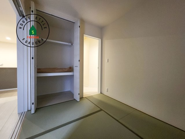 福岡市東区若宮4丁目第3-5棟（1号棟）の内観：施工例|和室を上手に活用すると暮らし方の幅が広がります。例えば普段は開け放して、子供の小さいうちはお昼寝や遊びのスペースに。畳はソフトなので転んでもケガをしにくく安心です