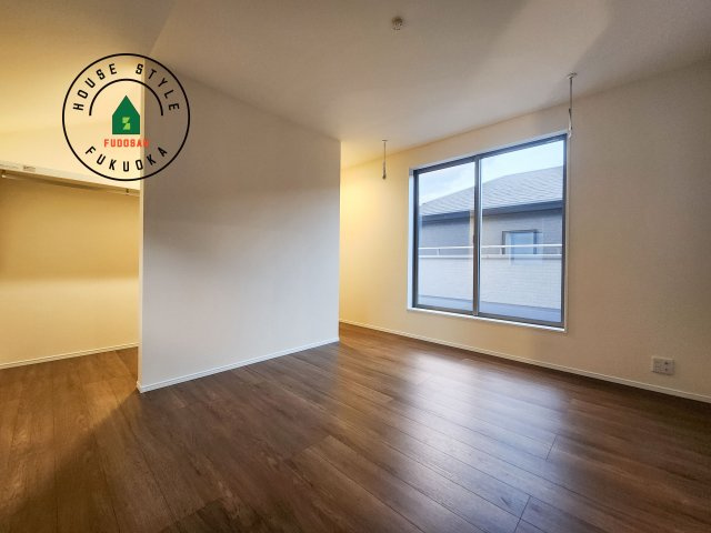 福岡市東区若宮4丁目第3-5棟（2号棟）の内観：施工例|主寝室には収納力に優れたクローゼットがありますので、お部屋もすっきり片付きます。