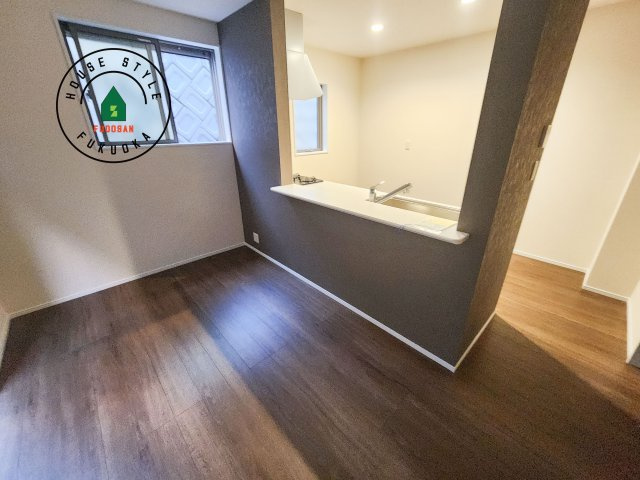 福岡市東区若宮4丁目第3-5棟（2号棟）の内観：施工例|キッチンから立ち込める香りが今日の料理を期待させます。