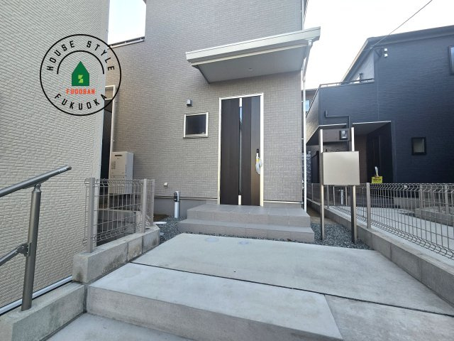 福岡市東区若宮4丁目第3-5棟（2号棟）の外観：施工例|おでかけの時も帰った時も、「我が家」を最初に感じでもらえる素敵な空間に。