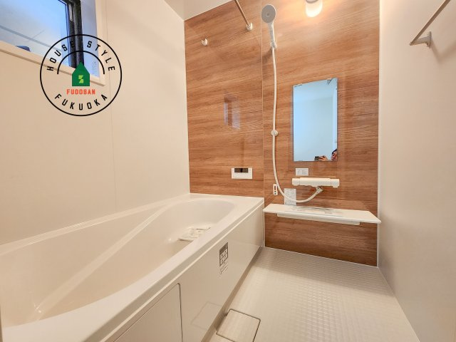 福岡市東区若宮4丁目第3-5棟（3号棟）の内観：施工例|1日の疲れを癒してくれる広々バスルーム。雨の日のお洗濯にも大活躍な浴室乾燥機付です！