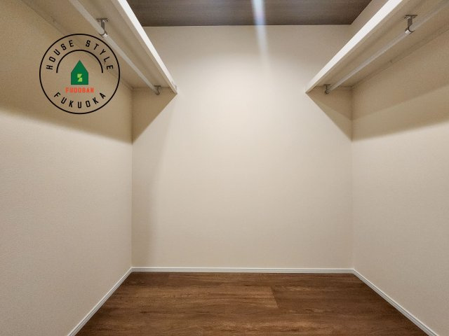 福岡市東区若宮4丁目第3-5棟（3号棟）の内観：施工例|洋服や大きな荷物が多い方や人数の多いご家族などは、一般的なクローゼットよりもウォークインクローゼットのほうが使い勝手が良いです。