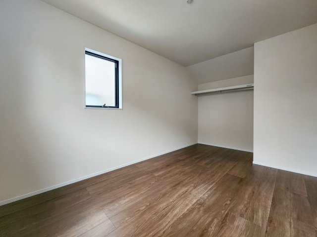 福岡市東区若宮4丁目第3-5棟（3号棟）の内観：施工例|採光良好な洋室は全居室、複層ガラスの遮熱効果と断熱効果で、一年中快適に過ごせます。