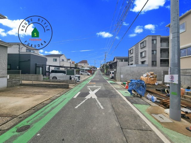 福岡市東区若宮4丁目第3-5棟（3号棟）の前面道路含む現地写真|前面道路です。