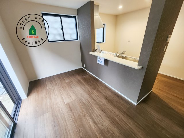 福岡市東区若宮4丁目第3-5棟（3号棟）の内観：施工例|キッチンから立ち込める香りが今日の料理を期待させます。