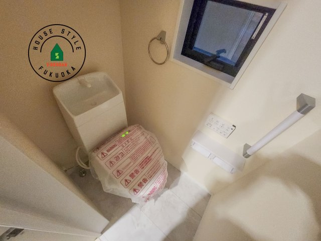 福岡市東区若宮4丁目第3-5棟（4号棟）の内観：施工例|温水洗浄便座を完備しております。2ヶ所にトイレがあるのは朝の慌ただしい時間も安心です。