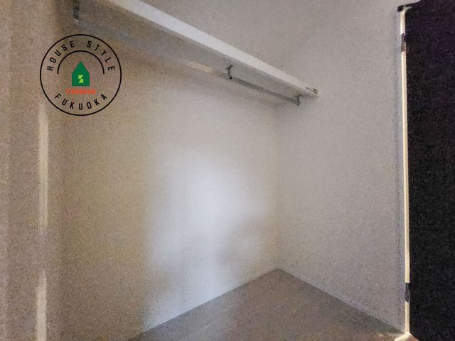 福岡市東区若宮4丁目第3-5棟（4号棟）の内観：施工例|洋服や大きな荷物が多い方や人数の多いご家族などは、一般的なクローゼットよりもウォークインクローゼットのほうが使い勝手が良いです。