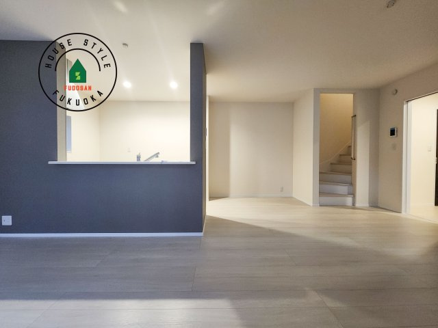 福岡市東区若宮4丁目第3-5棟（4号棟）の居間・リビング|キッチンからリビングをしっかり確認できます。家族の笑顔があふれる空間になりそうですね。