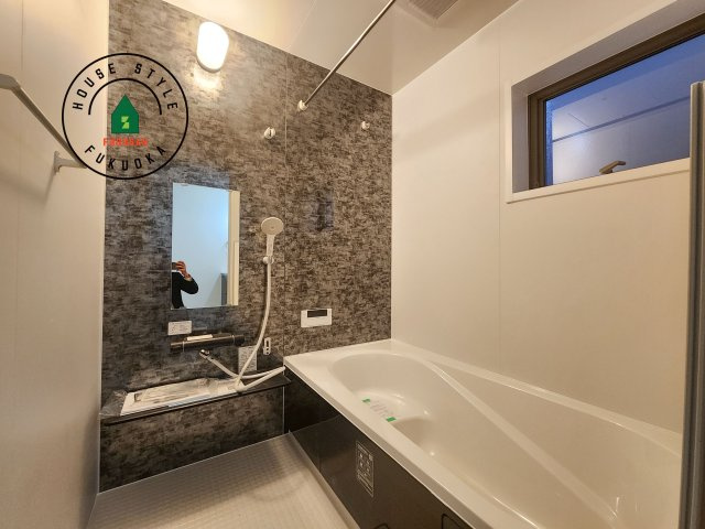 福岡市東区若宮4丁目第3-5棟（2号棟）の内観：施工例|1日の疲れを癒してくれる広々バスルーム。雨の日のお洗濯にも大活躍な浴室乾燥機付です！