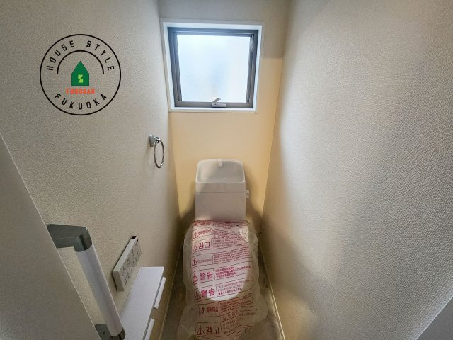 福岡市東区若宮4丁目第3-5棟（2号棟）の内観：施工例|温水洗浄便座を完備しております。2ヶ所にトイレがあるのは朝の慌ただしい時間も安心です。