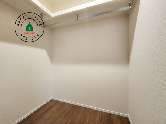 福岡市東区若宮4丁目第3-5棟（2号棟）の内観：施工例|洋服や大きな荷物が多い方や人数の多いご家族などは、一般的なクローゼットよりもウォークインクローゼットのほうが使い勝手が良いです。