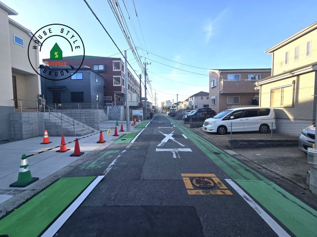 福岡市東区若宮4丁目第3-5棟（2号棟）の前面道路含む現地写真|前面道路です。