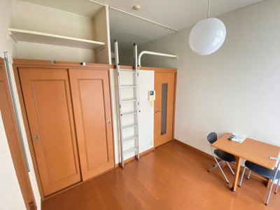 【居間・リビング】 | レオパレスセラビ | ゆったり過ごせる居間です