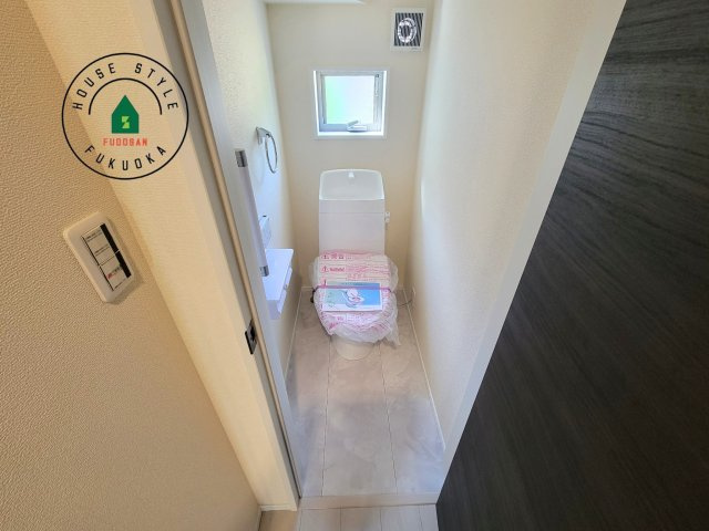 福岡市西区今津第1-1棟（1号棟）のトイレ|温水洗浄便座を完備しております。2ヶ所にトイレがあるのは朝の慌ただしい時間も安心です。