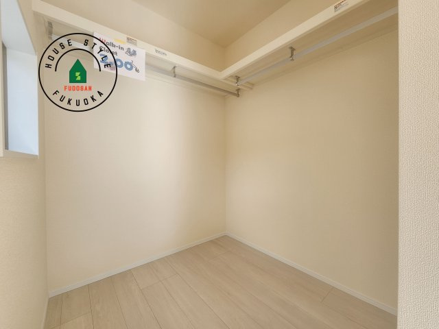 那珂川市後野1丁目第2-2棟（1号棟）の内観：施工例|洋服や大きな荷物が多い方や人数の多いご家族などは、一般的なクローゼットよりもウォークインクローゼットのほうが使い勝手が良いです。