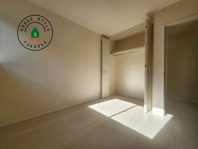 那珂川市後野1丁目第2-2棟（1号棟）の内観：施工例|穏やかな光が差し込む室内には、穏やかな時間が流れます。