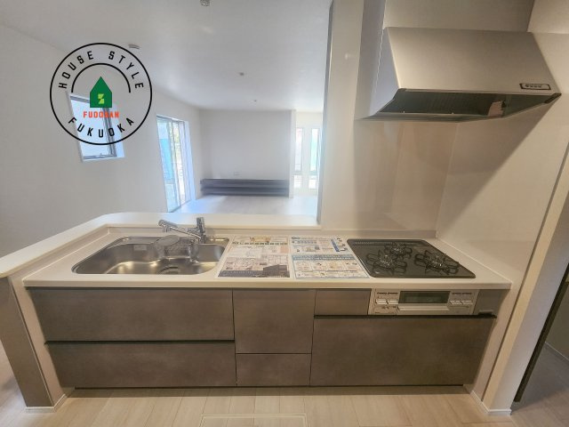 那珂川市後野1丁目第2-2棟（1号棟）の内観：施工例|ご家族を近くに感じられる対面キッチンのLDK。会話もはずみそうですね。