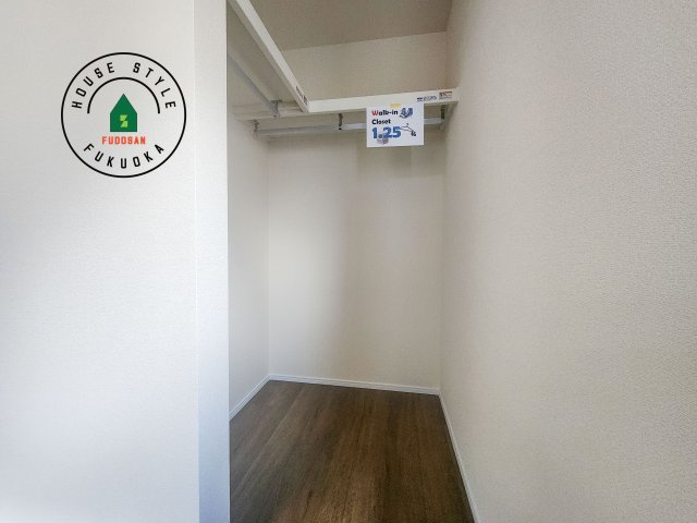 那珂川市後野1丁目第2-2棟（2号棟）の内観：施工例|洋服や大きな荷物が多い方や人数の多いご家族などは、一般的なクローゼットよりもウォークインクローゼットのほうが使い勝手が良いです。