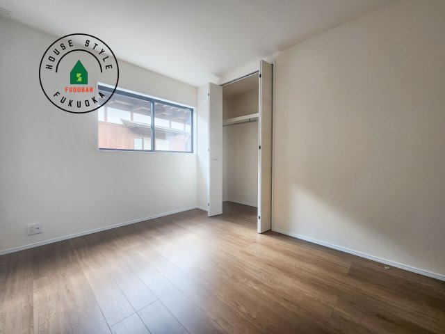 那珂川市後野1丁目第2-2棟（2号棟）の内観：施工例|採光良好な洋室は全居室、複層ガラスの遮熱効果と断熱効果で、一年中快適に過ごせます。