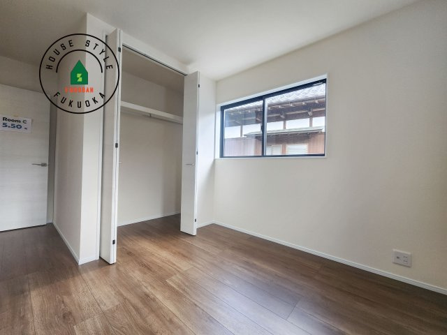 那珂川市後野1丁目第2-2棟（2号棟）の内観：施工例|穏やかな光が差し込む室内には、穏やかな時間が流れます。