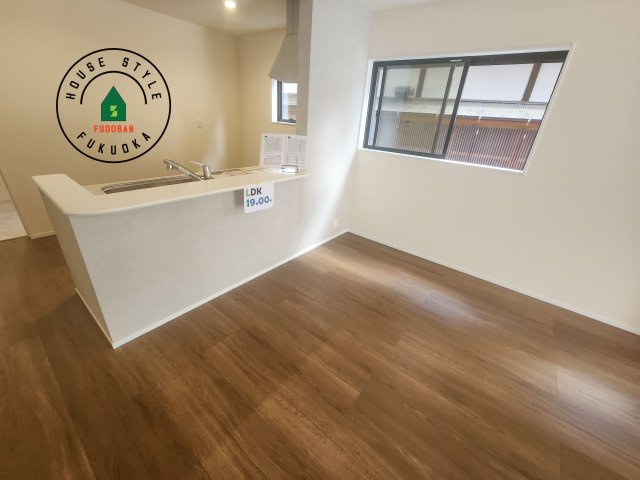 那珂川市後野1丁目第2-2棟（2号棟）の内観：施工例|キッチンから立ち込める香りが今日の料理を期待させます。